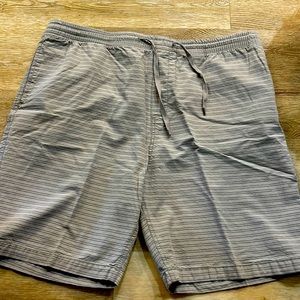 Men’s Old Navy draw strong shorts